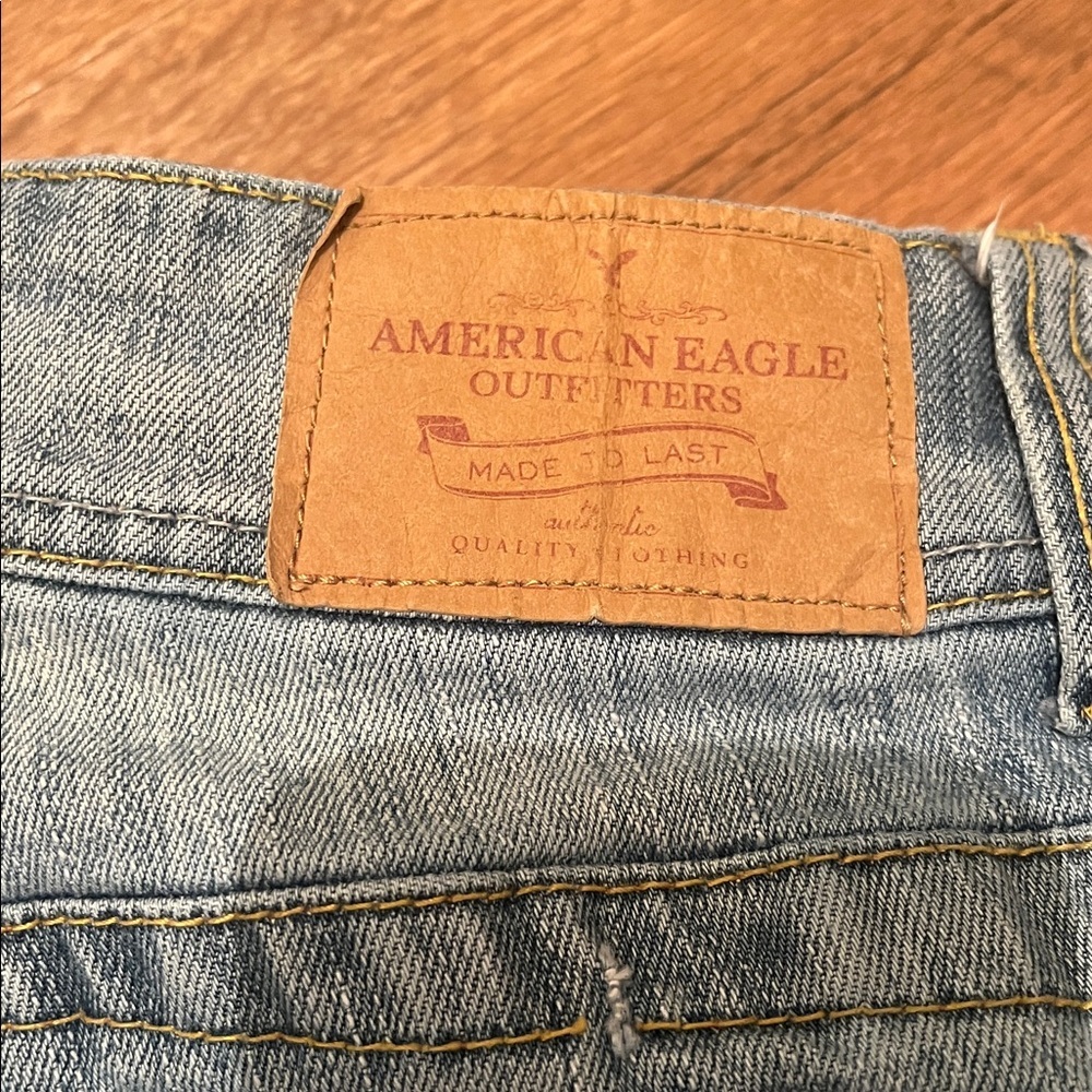 American Eagle women’s Distressed Blue Jeans - Picture 7 of 7